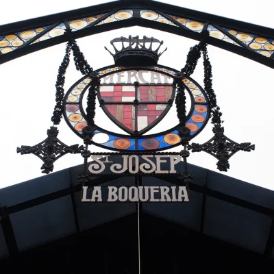 Desde 1217, donde hay documentada su actividad comercial, el mercado de la Boquería ha sido un motor económico de la ciudad desde sus primeros pasos. La Boquería, un auténtico icono barcelones