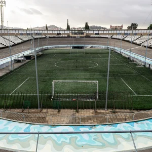 Este velódromo se construyó con motivo de los Juegos Olímpicos de Barcelona 1992, siendo inaugurado en 1984. Está ubicado en el barrio de Horta, en la parte alta de la ciudad.
- Tiene una pista de madera de 250 metros de cuerda.
- Su aforo es de aproximadamente 3,800 espectadores. El Velódromo de Horta, también conocido como Velódromo Municipal de Horta o Velódromo Miquel Poblet, es una instalación deportiva emblemática de Barcelona dedicada al ciclismo en pista.