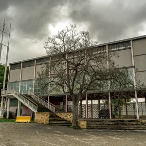 Este edificio singular, concebido como un contenedor vacío de aproximadamente 1400 m², sirvió como un altavoz para la causa republicana en Europa, buscando apoyo internacional en la lucha contra el fascismo. Además, representó al gobierno de la República Española en un contexto político y económico muy difícil. El Pabellón de la República Española fue diseñado por Josep Lluís Sert y Luis Lacasa para la Exposición Internacional de París de 1937.