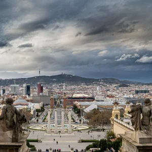 Vista de Barcelona desde la esplanada del MNAC al lado del palacete Albéniz. Vista de Barcelona