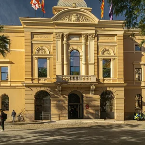 La Sede del Distrito de Sant Martí se encuentra en Pça. de Valentí Almirall, 1, Sant Martí. Esta oficina ofrece atención al ciudadano y servicios administrativos de manera eficiente y amable. Sede del Distrito de Sant Martí