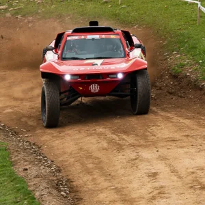 Carlos Checa y Ferrán Marco participaron con este coche en el Dakar dentro de la categoria Ultimate (T1) Coche Optimus MD BUGGY RALLYE